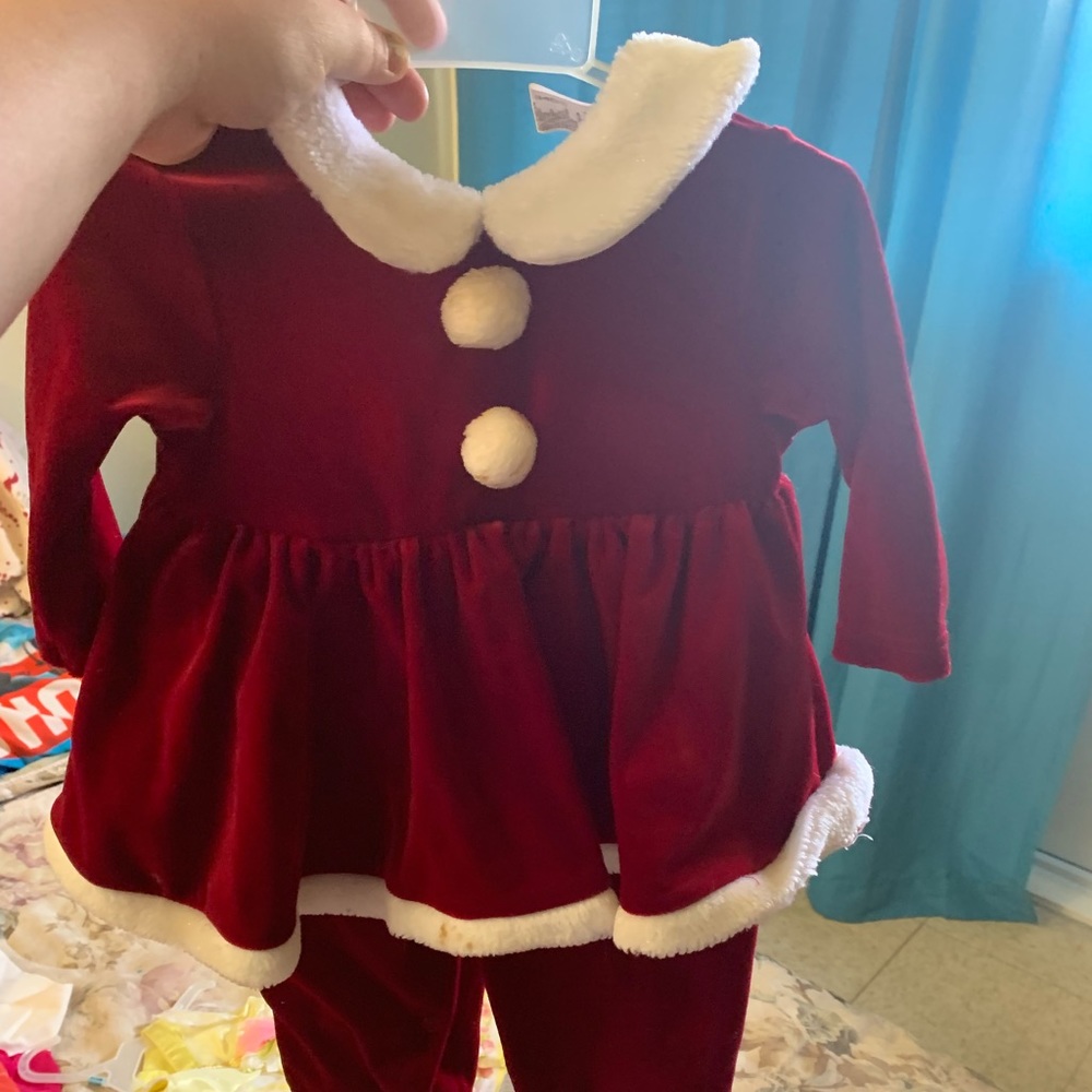 Brand new never worn. Size 12mnths
